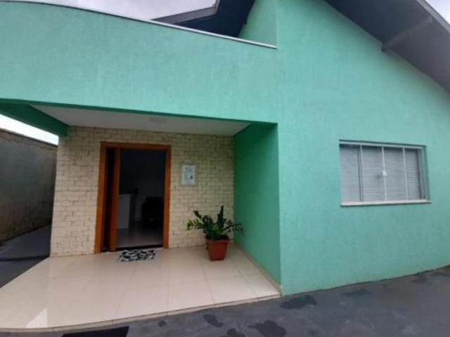 Descubra o seu novo lar casa com 3 Quartos sendo uma suíte