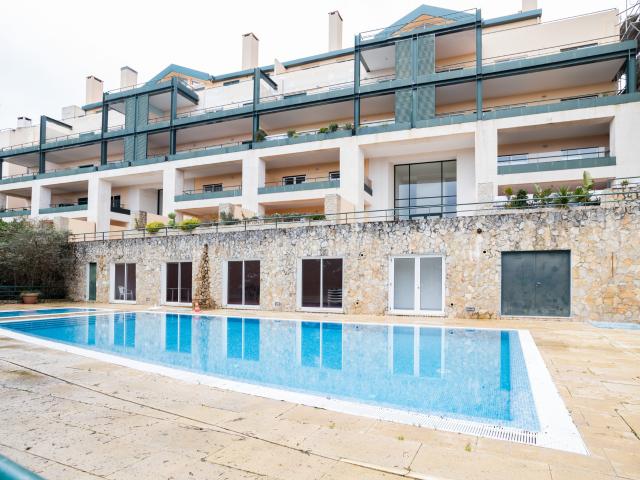 Apartamento T2+1 Duplex, terraço de 50m2, 2 lugares de garagem no Prestigiado Belas Clube de Campo!
