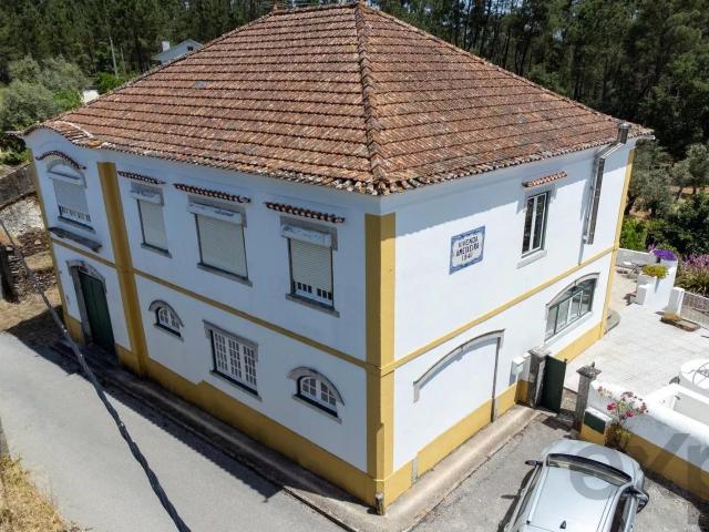 Descubra o Seu Refúgio em Pedra no Coração de Portugal 260m² Alvaiázere