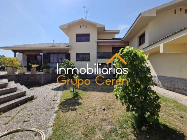 ¡Descubre tu próximo hogar en este espectacular chalet individual con privacidad absoluta!