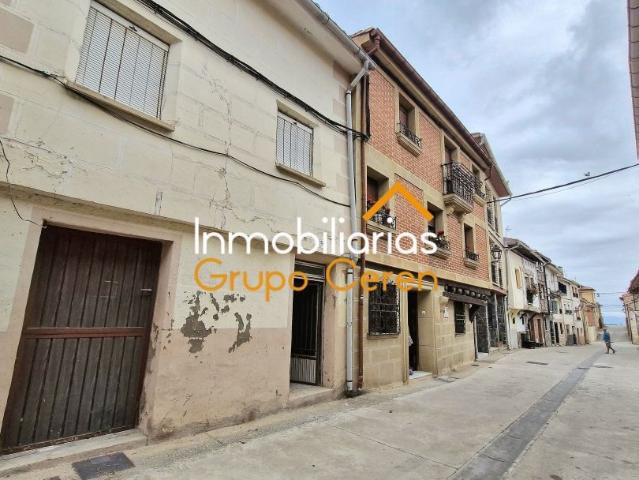 Descubre tu refugio en Grañón, a un paso de Santo Domingo de la Calzada*, Casa de pueblo con jardín