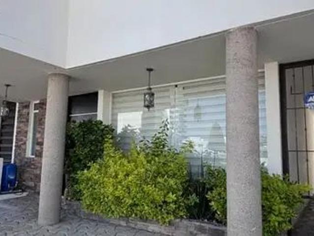 Descubre Un Estilo De Vida Excepcional En Cañadas Del Lago. Casa De 3 Recámaras Con Mini Split, En Coto Privado Con Seguridad. Confort, Privacidad Y Ubicación Privilegiada. Manteni