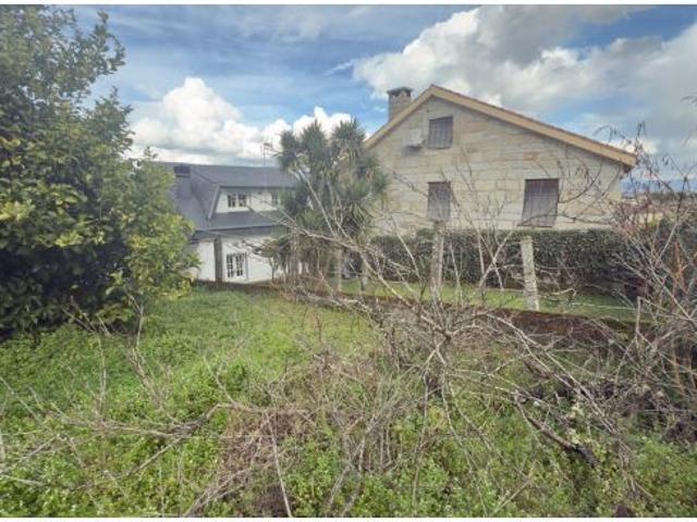 ¡Descubre el encanto de esta casa independiente en Piñor!