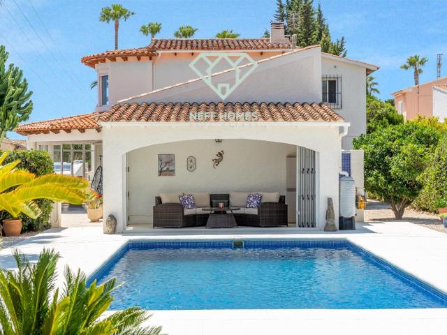 Descubre esta magnífica villa ubicada en una de las zonas re. 223m² Calpe Calp