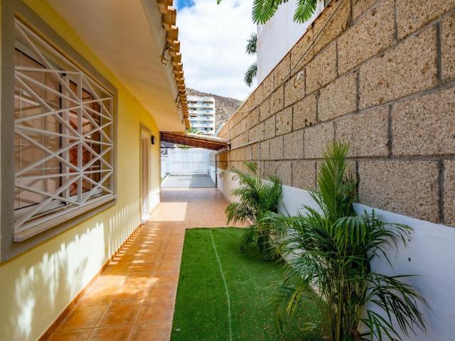 Descubre esta magnífica casa adosada en Palm Mar, una de las. 103m² Arona
