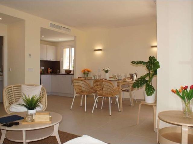 Descubre esta exclusiva vivienda de tres dormitorios situada en la prestigiosa urbanización “El Para