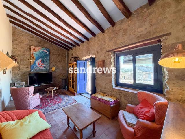 Descubre esta encantadora casa de pueblo en venta en el Alt. 340m² Cantallops