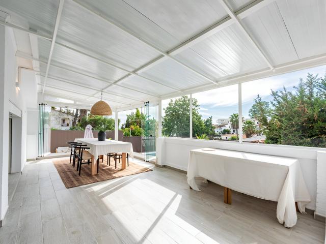 Descubre esta encantadora y espaciosa villa situada en la tr. 190m² Marbella