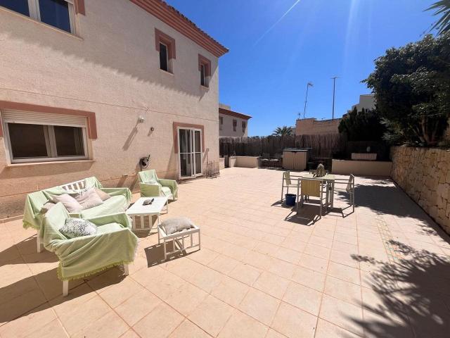 Descubre esta fantástica vivienda unifamiliar pareada situad. 261m² Alfaz del Pi