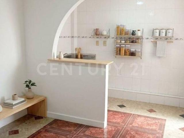 Descubre esta hermosa casa en excelente estado de conservación, lista para habitar!