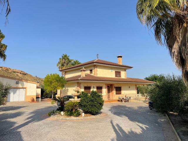¡Descubre esta impresionante finca rustica en Mula!