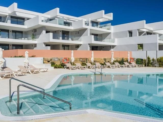 Descubre este elegante apartamento de 2 dormitorios en plant. 127m² San Luis de Sabinillas