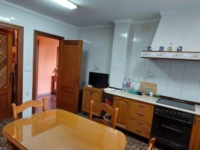 Descubre este fantástico chalet pareado en Soto de Vistahermosa, una de las zonas más exclusivas de