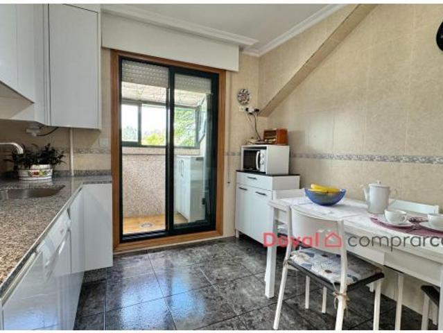 Descubre este precioso ático de 3 habitaciones con terraza en zona céntrica de Tui