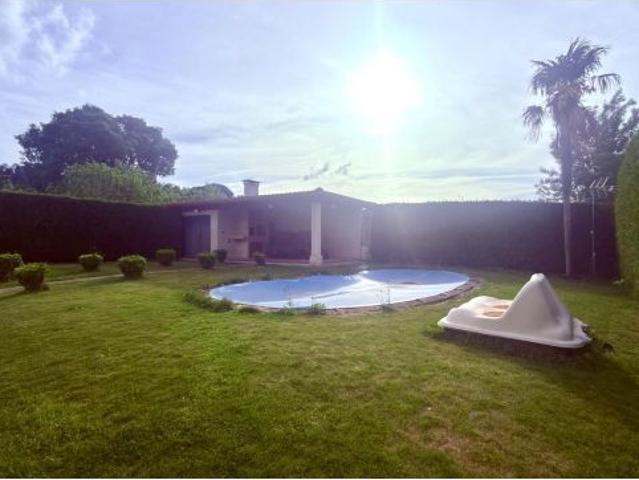 Descubre la chalet de tus sueños en venta en San Cibrao