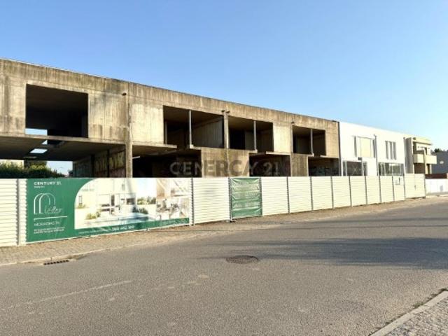Desde 220.000€ Moradias T4 com projeto