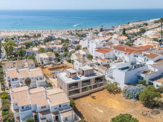 Desenvolvimento Novo | Townhouses T3 de Luxo em Praia da Luz. 338m² Luz