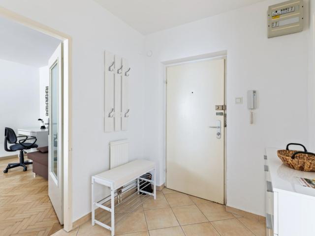 Design 1 bedroom apartment near Nestroyplatz metro station