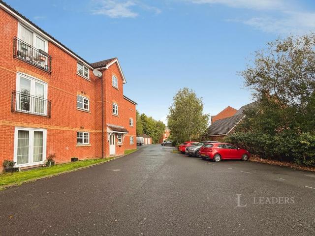 Design Close, Bromsgrove. 2 bed flat to rent £950 pcm £219 pw