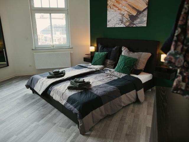 Design Apartment with Balcony & Grill | 3 Rooms | Kingsize Beds | Streaming | Coffee, Tea, Wine etc Magdeburg Amsterdam Apartments for Rent