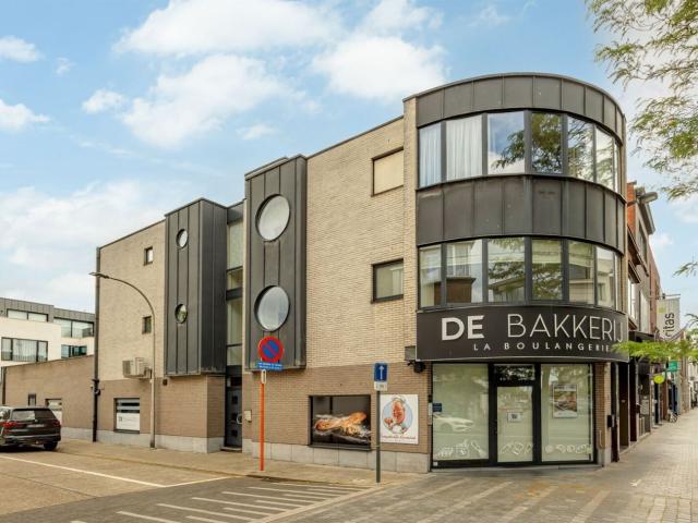 Design appartement met garagebox in het hart van Brasschaat