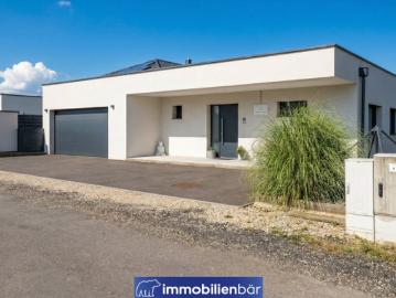 Design Bungalow mit Pool Oase