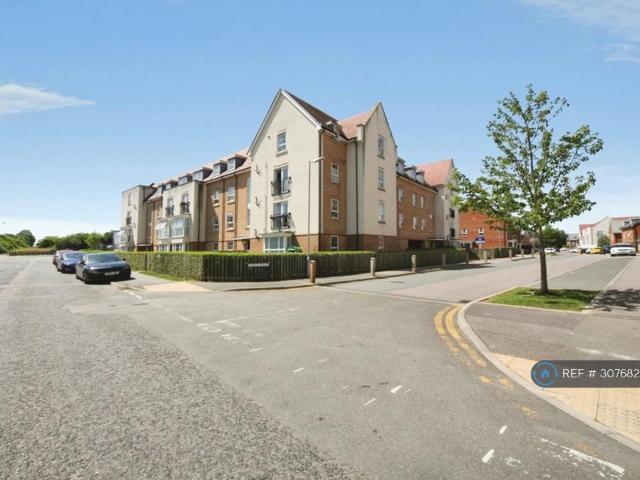 Design Drive, Dunstable, LU6 2 bed flat to rent £1,400 pcm £323 pw
