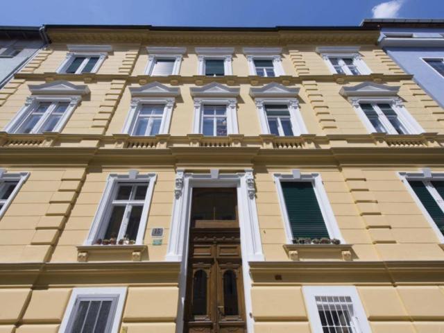 Design Loft im Altbau: Sanierte 43,5 m² mit Hofgarten & Top Ausstattung nahe TU/ LKH