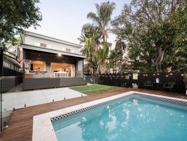 DESIGN LED CONTEMPORARY MASTERPIECE IN A BLUE CHIP LOCALE