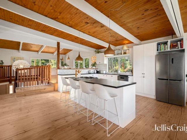 Design led retreat capturing extraordinary views