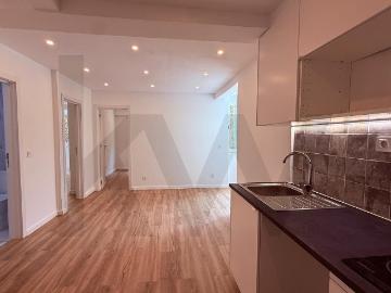 Design Moderno e Espaço Inteligente: T2 Totalmente Remodelad. 51m² Águas Livres
