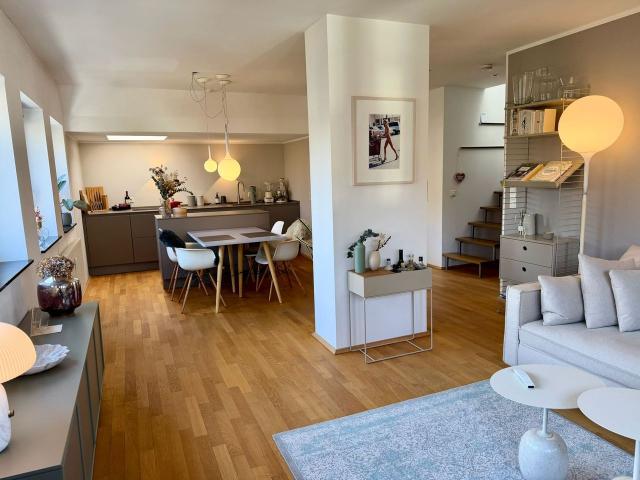 Design maisonette in Düsseldorf Oberkassel – home office with Rhine view, Dusseldorf Amsterdam Apartments for Rent