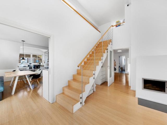 RESERVIERT ! Provisionsfreie, lichtdurchflutete Maisonette mit Dachstudio & 2 Balkonen | KfW A