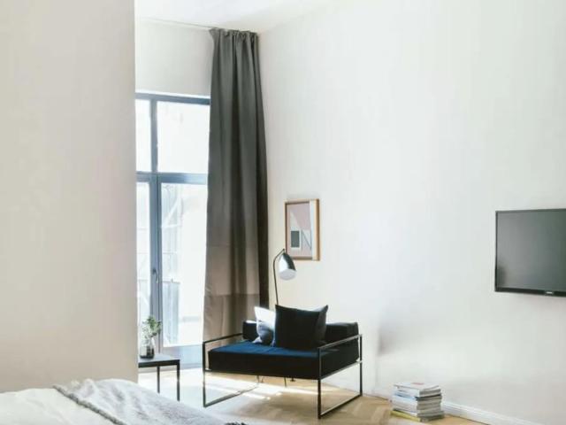 Design Studio Apartment mit Balkon im sanierten Stilaltbau Winterhude