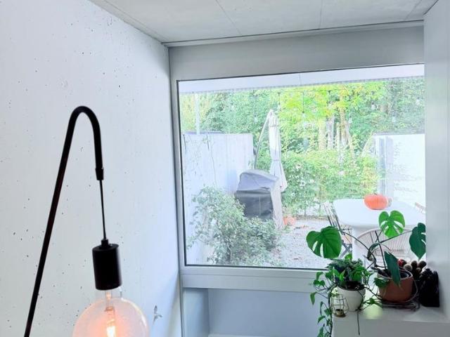 Design Wohnperle an Zürich Stadtgrenze: 2,5 Zimmer, befristet 6 Monate