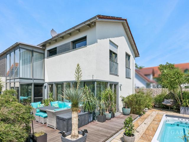 Design trifft Wohnkomfort Architektenhaus mit Sauna, Whirlpool & Pool