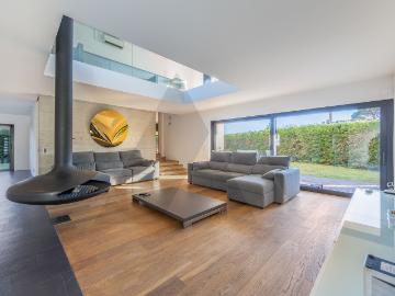 DESIGN VILLA IN SONNIGER LAGE IN SAN PIETRO