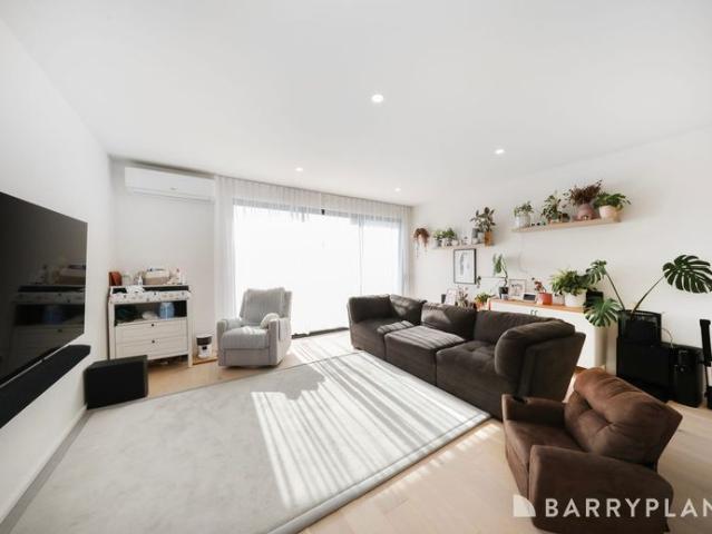 Designed with modern living in mind, this stylish & spacious townhouse offers the perfect blend of comfort, functionality & low maintenance living