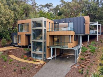 Designed Coastal Sanctuary & Rooftop Terrace