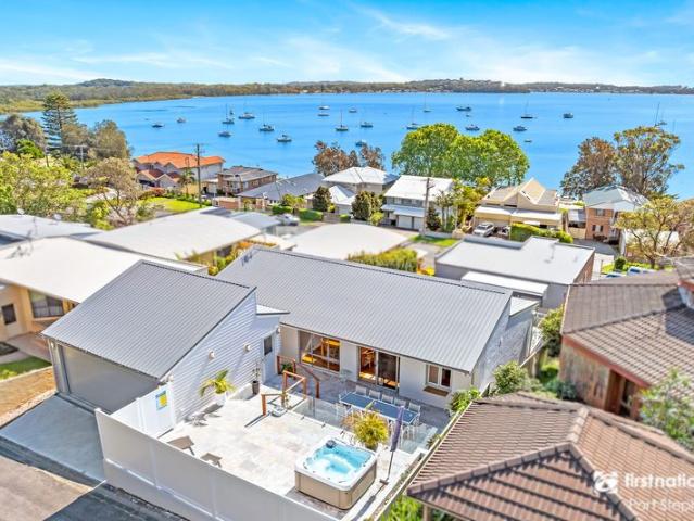 DESIGNED FOR EFFORTLESS ENTERTAINING, INSIDE AND OUT