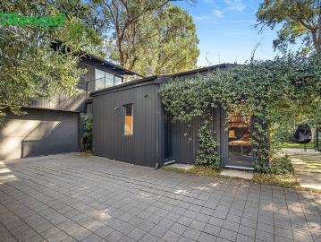 Designed for Living! Stunning architect designed home on 583 sqm
