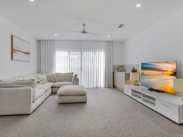Designer 4 Bedroom Home in Quiet Cul de Sac