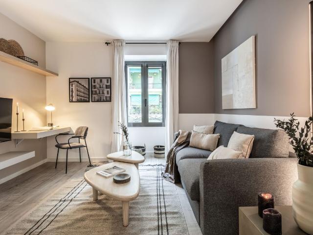 Designer 1 Bedroom Apartment in Trafalgar with Dedicated Workspace and Modern Decor, Madrid Amsterdam Apartments for Rent
