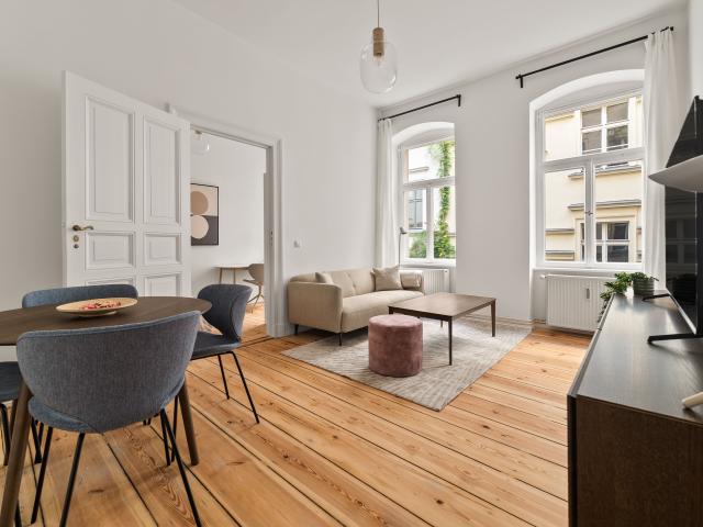 Designer 1 Bedroom Apartment with Premium Furnishings in Mitte