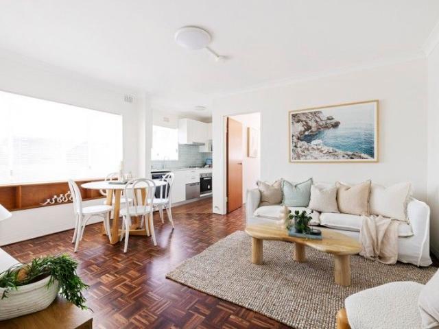 DESIGNER 1BR RETRO COASTAL APARTMENT WITH PARKING