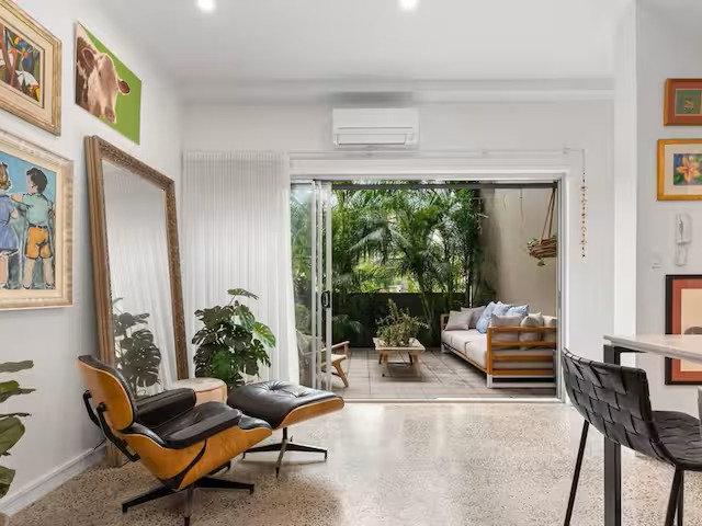 Designer 2 Storey Apartment Executive Living in the Heart of James Street!