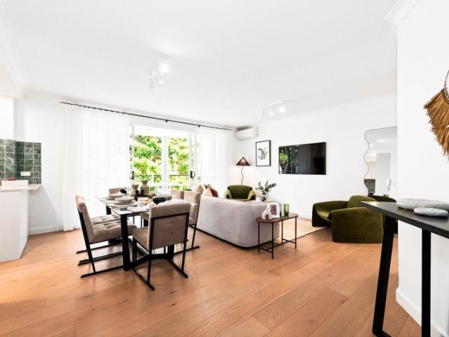 DESIGNER 3 BEDROOM FAMILY SIZED APARTMENT WITH 2 BATHROOMS AND SECURE PARKING
