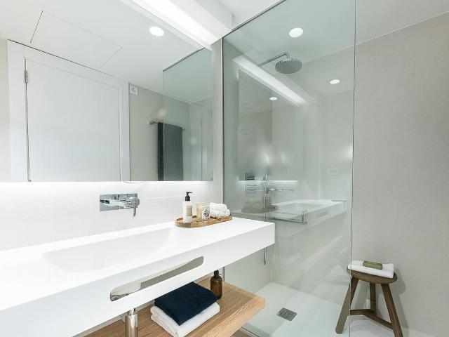 Designer 3 Bedroom Luxury Apartment in Eixample, Barcelona Amsterdam Apartments for Rent