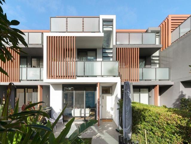 Designer Terrace Offering Space, Style & Rooftop Entertaining