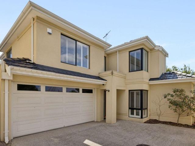 Designer Townhouse Living Close to all the Action